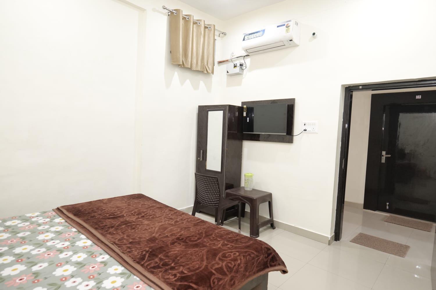 Hotel Jaanvi โอร์ชชา ภายนอก รูปภาพ