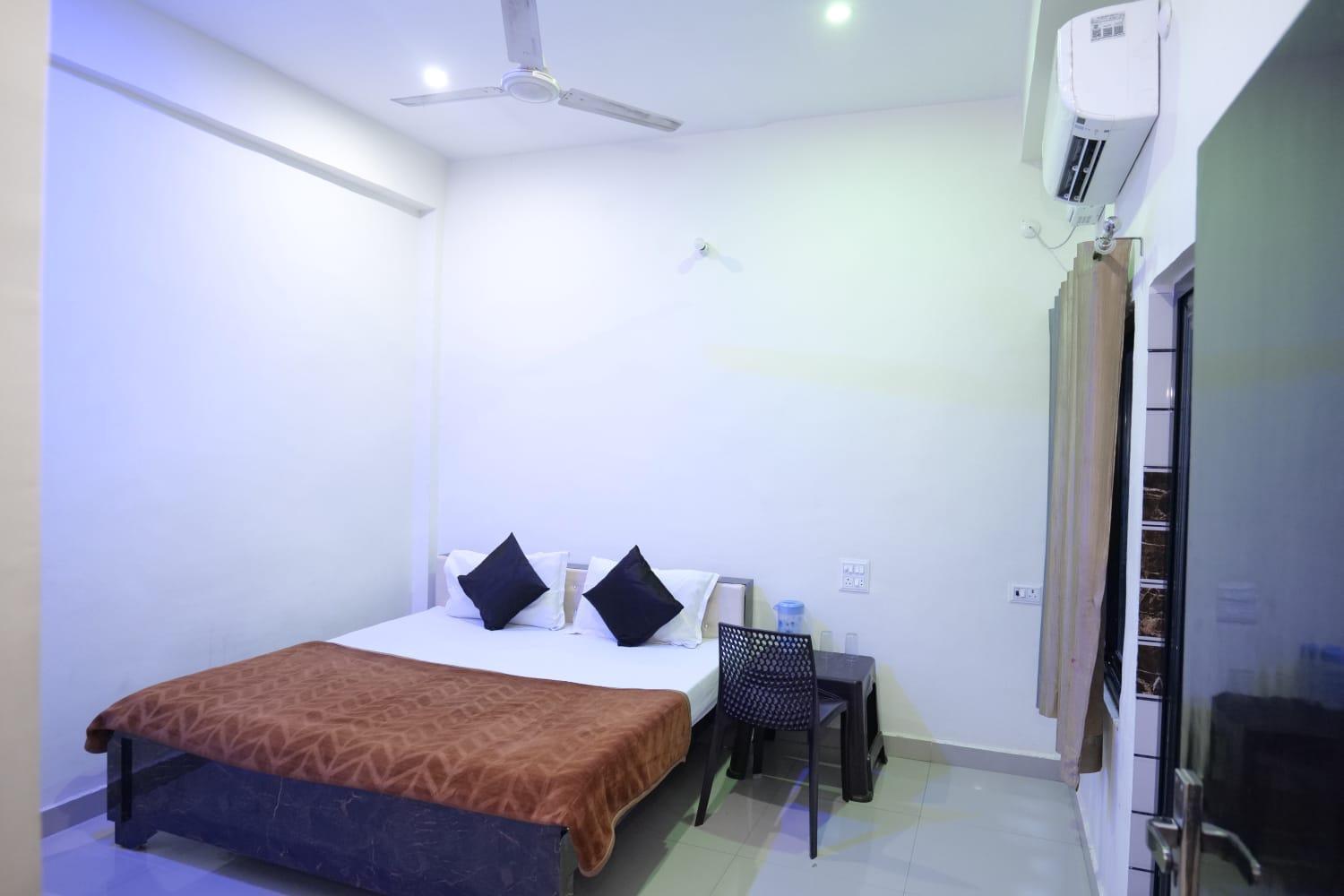 Hotel Jaanvi โอร์ชชา ภายนอก รูปภาพ