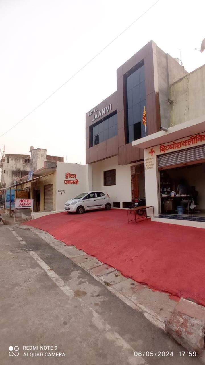 Hotel Jaanvi โอร์ชชา ภายนอก รูปภาพ