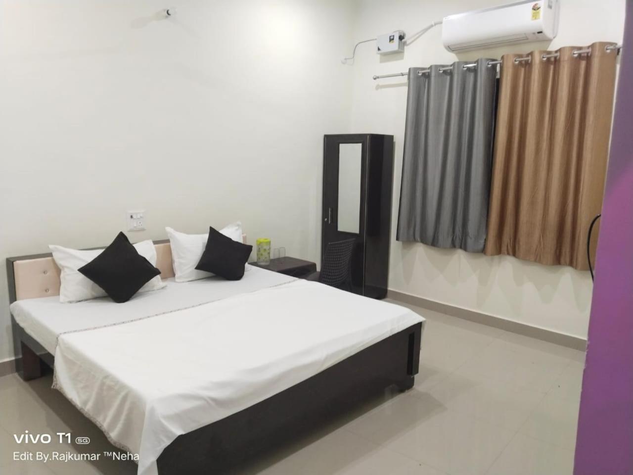 Hotel Jaanvi โอร์ชชา ภายนอก รูปภาพ