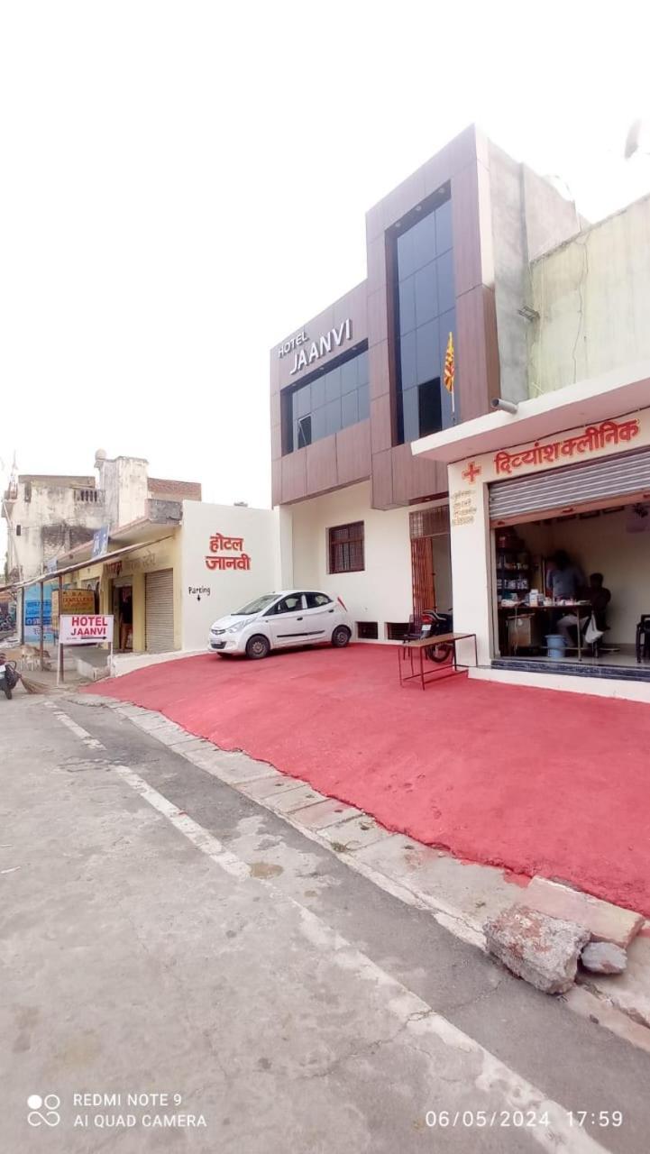 Hotel Jaanvi โอร์ชชา ภายนอก รูปภาพ