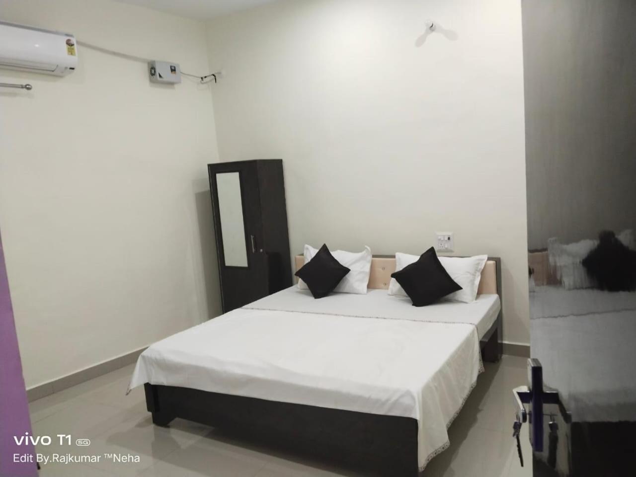 Hotel Jaanvi โอร์ชชา ภายนอก รูปภาพ